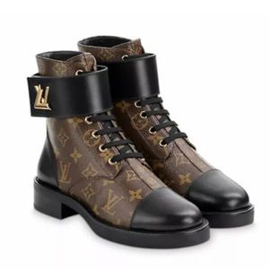 Authentic LV Wonderland Flat Ranger EU size 39 USA 8. In pristine condition.